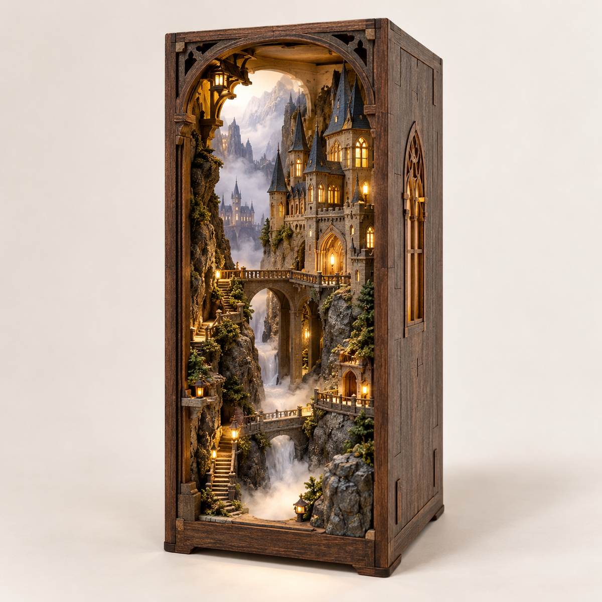 Book Nook Château des Brumes : château fantastique miniature éclairé, décor d'étagère entre deux livres
